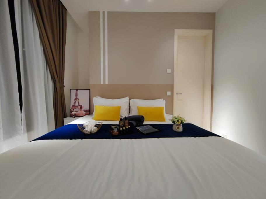 Arcoris Mont Kiara 2#163 Retails # Premium Corner 2-bedroom With Balcony Kuala Lumpur