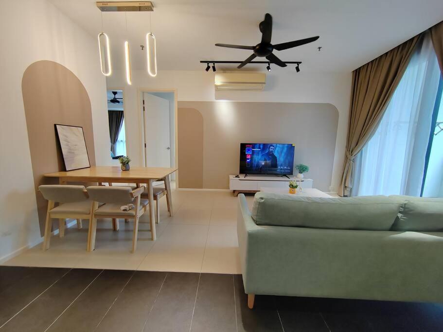 Arcoris Mont Kiara 2#163 Retails # Premium Corner 2-bedroom With Balcony *