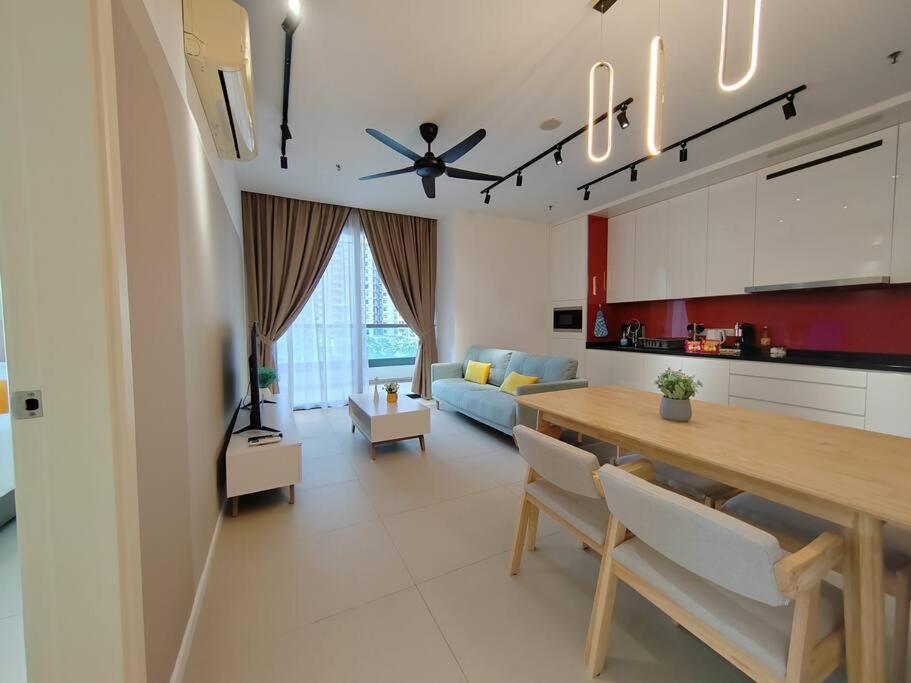 Arcoris Mont Kiara 2#163 Retails # Premium Corner 2-bedroom With Balcony