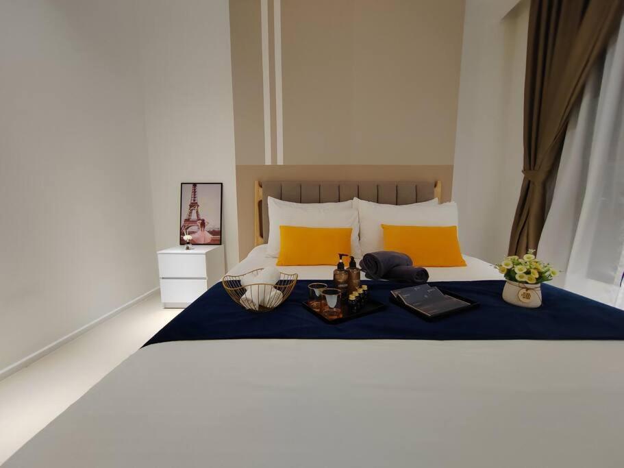 Pangsapuri Arcoris Mont Kiara 2#163 Retails # Premium Corner 2-bedroom With Balcony Kuala Lumpur