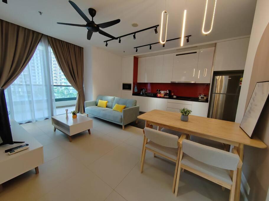Pangsapuri Arcoris Mont Kiara 2#163 Retails # Premium Corner 2-bedroom With Balcony Kuala Lumpur